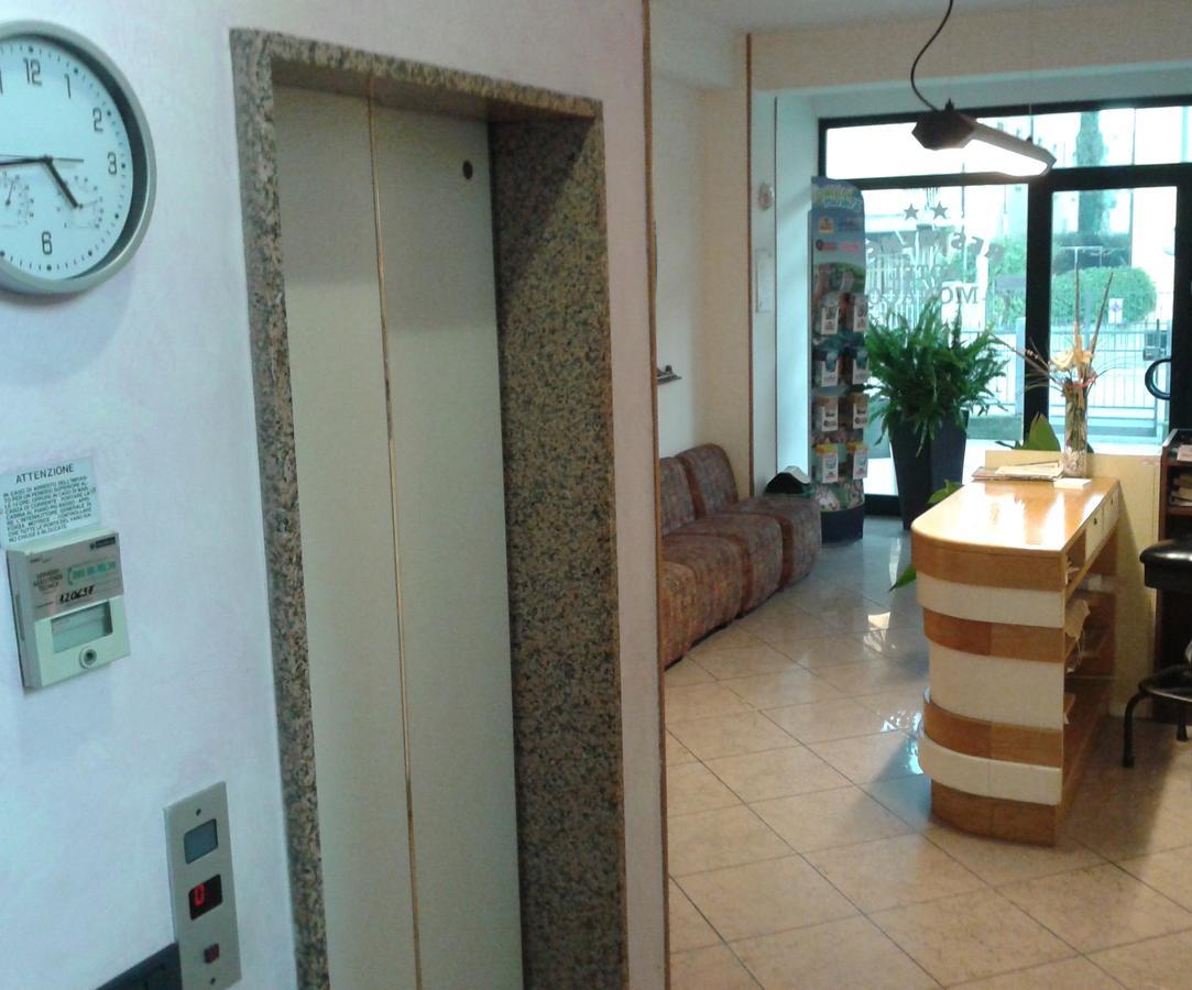 Residence Monaco Appartamenti Rimini Buitenkant foto